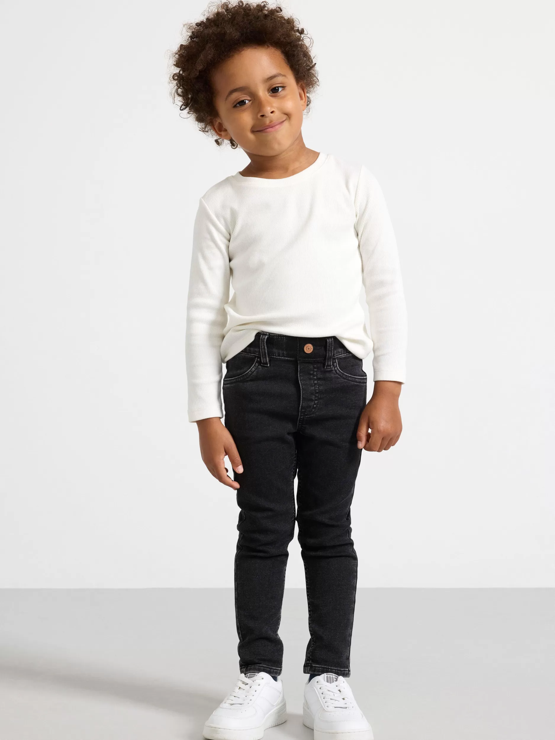 Lindex Jeans<Sam Smal, Superelastisk Jeans Med Normalt Liv Og Pull-Up-Stil Black