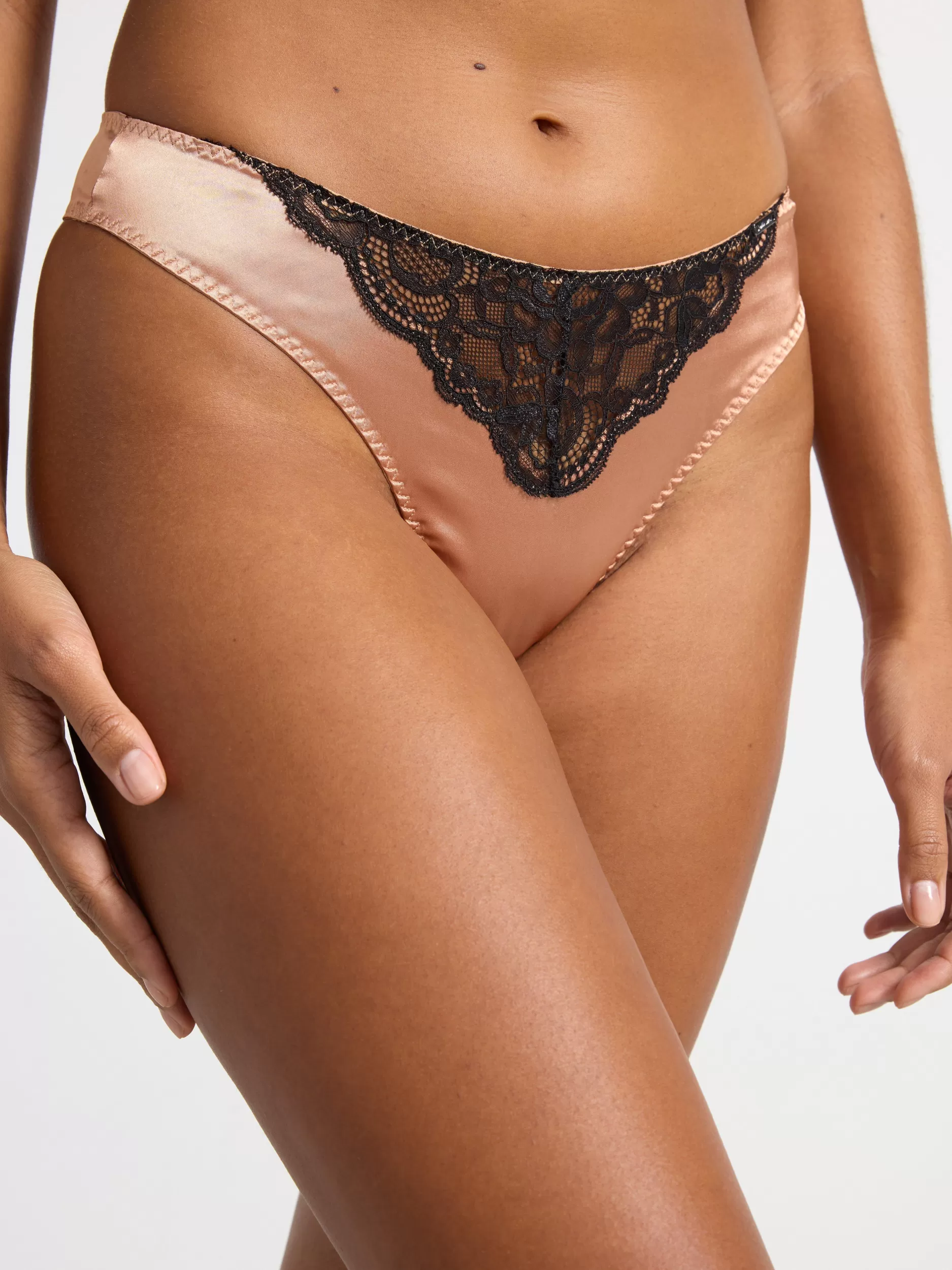 Lindex Truser<Stringtruse I Sateng Med Lavt Liv Dark Beige