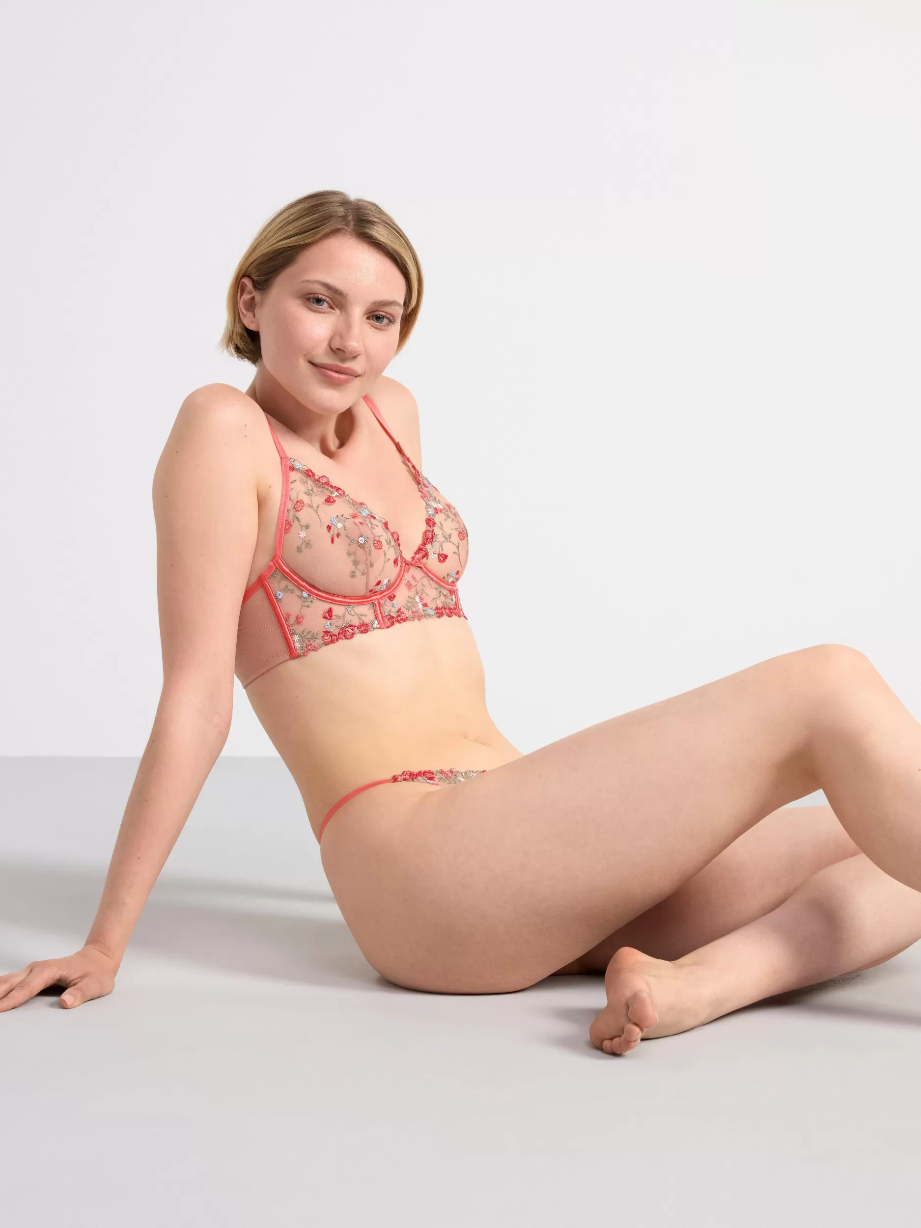 Lindex Bh<Uvattert Bh Med Blomsterblonder Og Netting Dark Pink